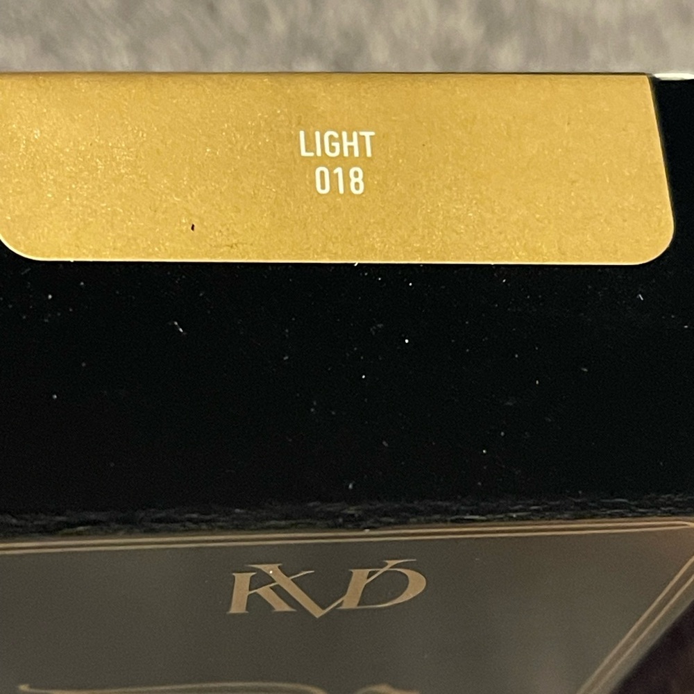 KVD Light 018 Good Apple Full-Coverage Serum Foundation - Picture 4 of 6